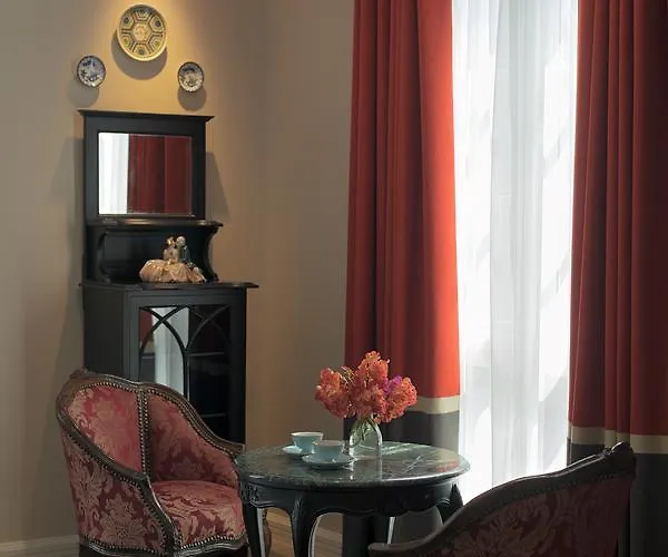 Sara's Hotel